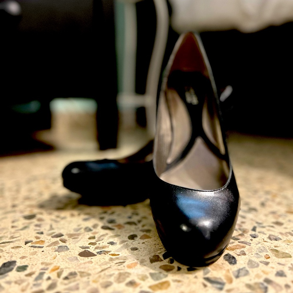 Pump Naturalizer shoes size 9 1/2 black 2” hills